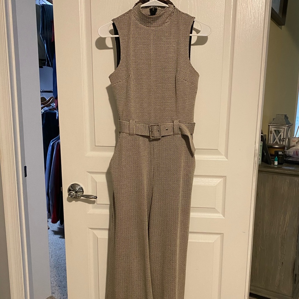 Jumpsuit brown.